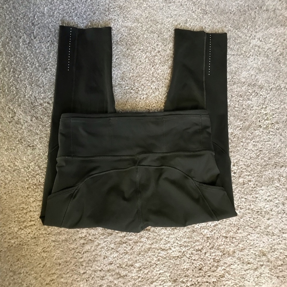 Lululemon Fast & Free Crop II Nulux 19"
Dark Olive Sz 6